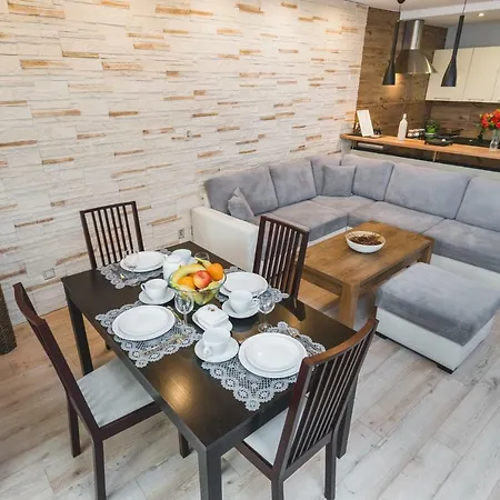 Apartment Deluxe Brzozowa By Renters *