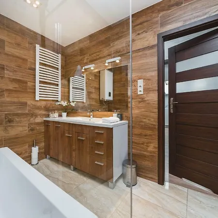 Deluxe Brzozowa By Renters Apartment Krakow